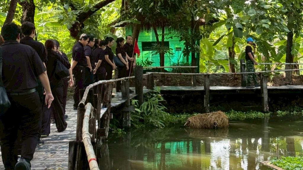 "ดีพร้อม" ลุยศึกษาดูงานจิตอาสา 904 น้อมนำศาสตร์พระราชาสู่การพัฒนาที่ยั่งยืน