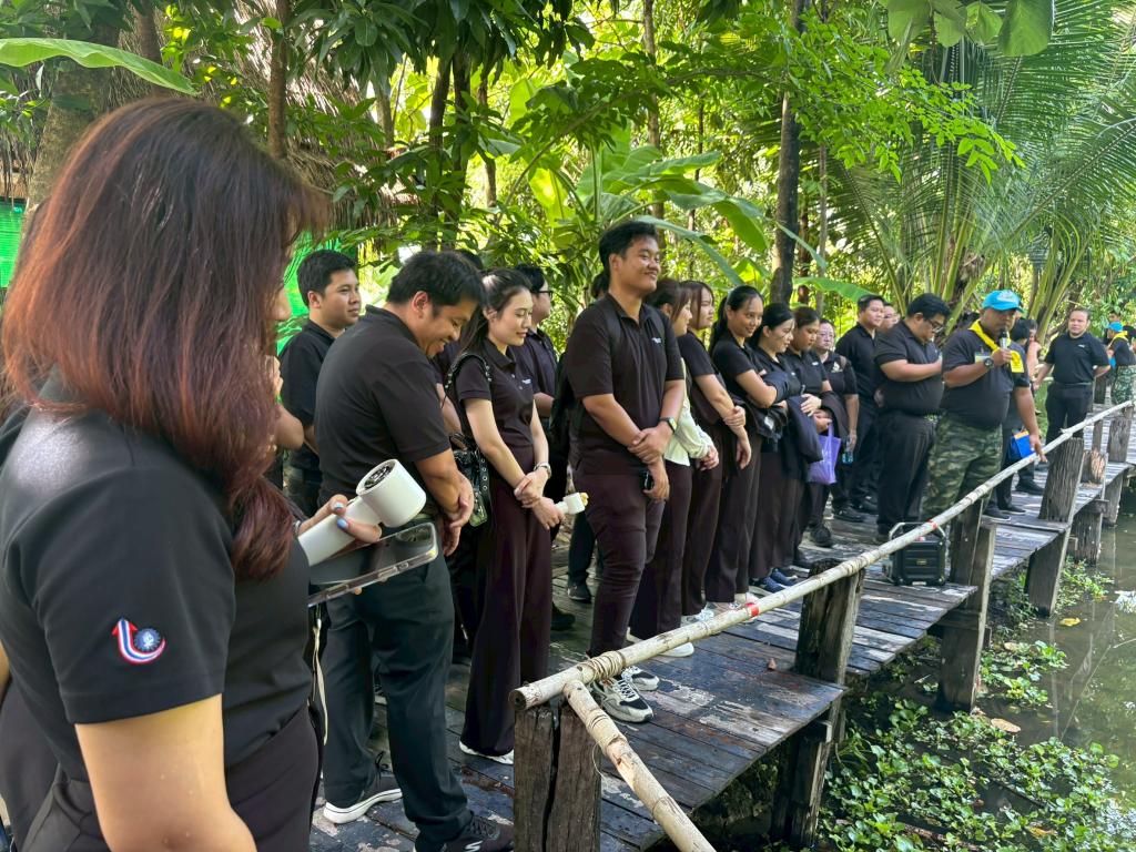 "ดีพร้อม" ลุยศึกษาดูงานจิตอาสา 904 น้อมนำศาสตร์พระราชาสู่การพัฒนาที่ยั่งยืน