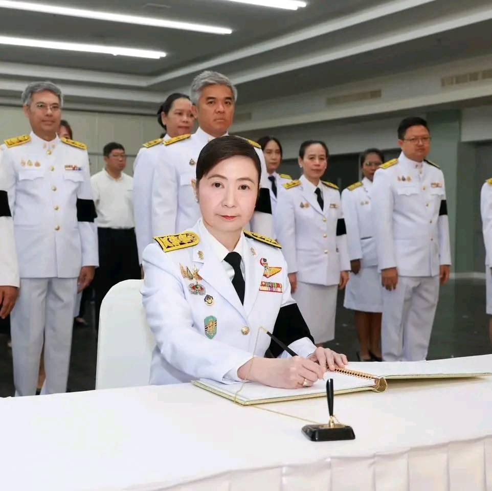 ผอ.กพบ. มอบหมายเจ้าหน้าที่ เข้าร่วมถวายพระพรชัยมงคลและถวายสัตย์ปฏิญาณ เนื่องในโอกาสวันเฉลิมพระชนมพรรษา พระบาทสมเด็จพระเจ้าอยู่หัว
