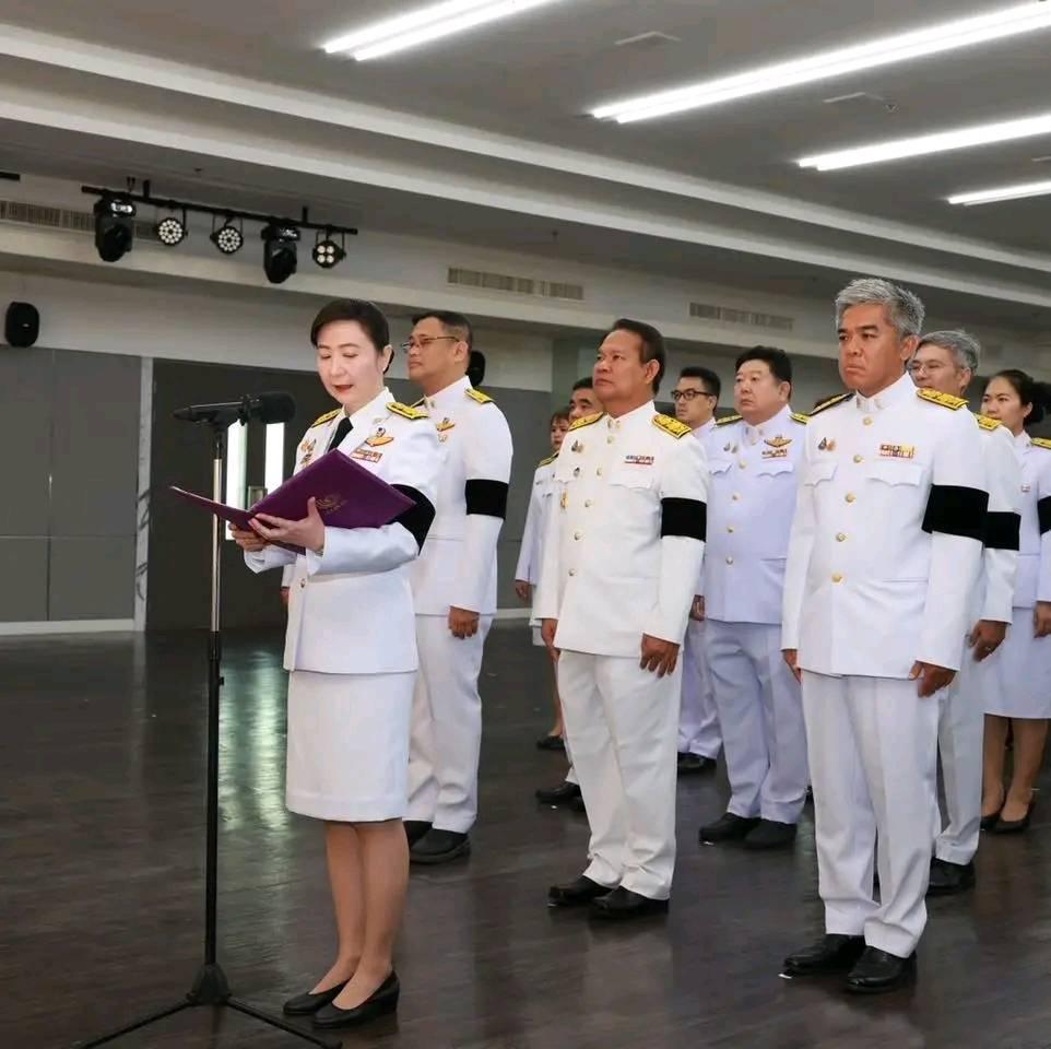 ผอ.กพบ. มอบหมายเจ้าหน้าที่ เข้าร่วมถวายพระพรชัยมงคลและถวายสัตย์ปฏิญาณ เนื่องในโอกาสวันเฉลิมพระชนมพรรษา พระบาทสมเด็จพระเจ้าอยู่หัว