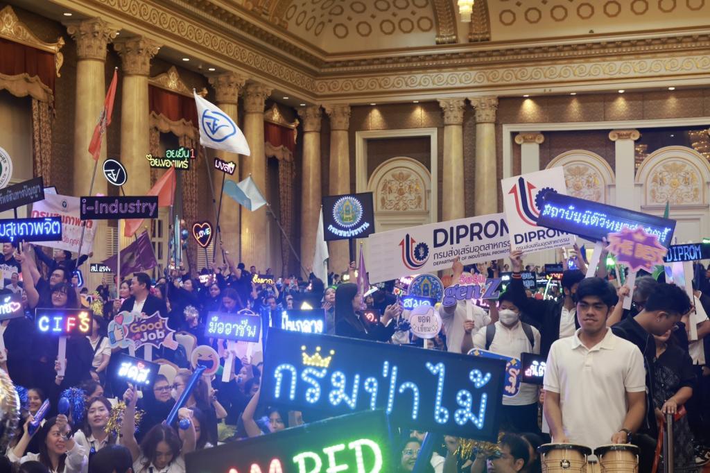 “อธิบดีณัฏฐิญา” นำทีมดีพร้อม คว้า 2 รางวัลเลิศรัฐ ประจำปี 2569 พร้อมด้วย ผอ.กพบ. และเจ้าหน้าที่ กพบ.กสอ. เข้าร่วมพิธี ตอกย้ำองค์กรแกร่ง “พัฒนาคน–ใช้เทคโนโลยี”