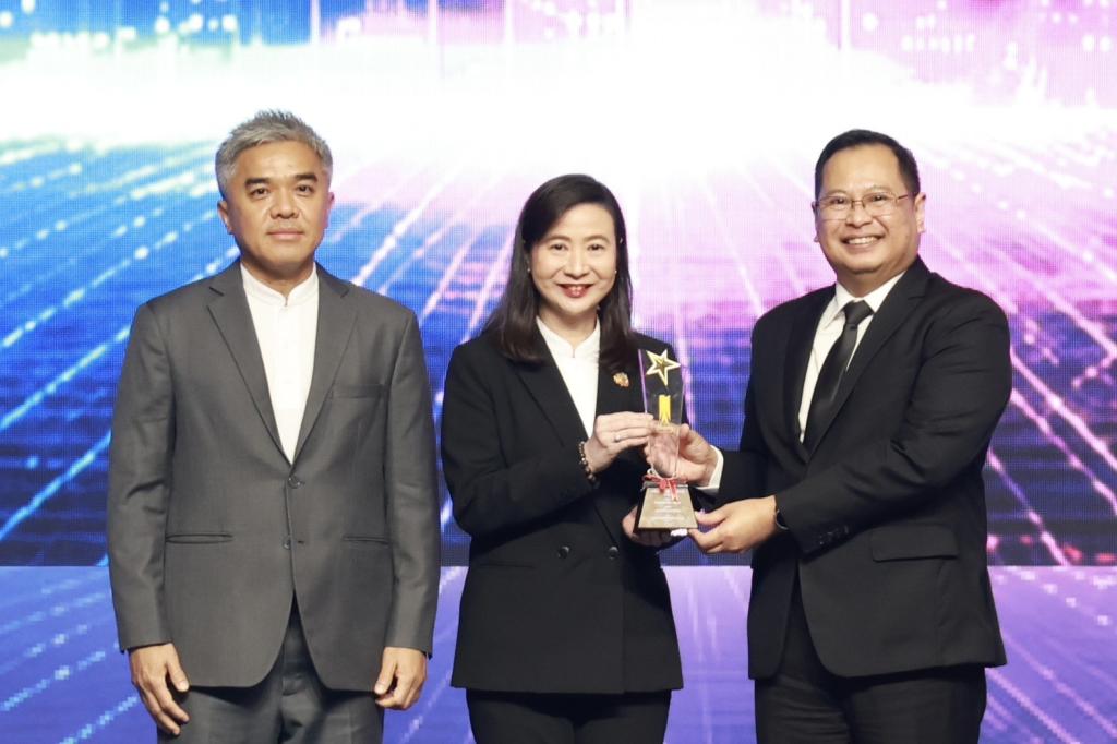 “อธิบดีณัฏฐิญา” นำทีมดีพร้อม คว้า 2 รางวัลเลิศรัฐ ประจำปี 2569 พร้อมด้วย ผอ.กพบ. และเจ้าหน้าที่ กพบ.กสอ. เข้าร่วมพิธี ตอกย้ำองค์กรแกร่ง “พัฒนาคน–ใช้เทคโนโลยี”