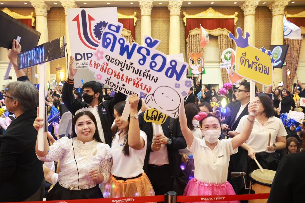 “อธิบดีณัฏฐิญา” นำทีมดีพร้อม คว้า 2 รางวัลเลิศรัฐ ประจำปี 2569 พร้อมด้วย ผอ.กพบ. และเจ้าหน้าที่ กพบ.กสอ. เข้าร่วมพิธี ตอกย้ำองค์กรแกร่ง “พัฒนาคน–ใช้เทคโนโลยี”