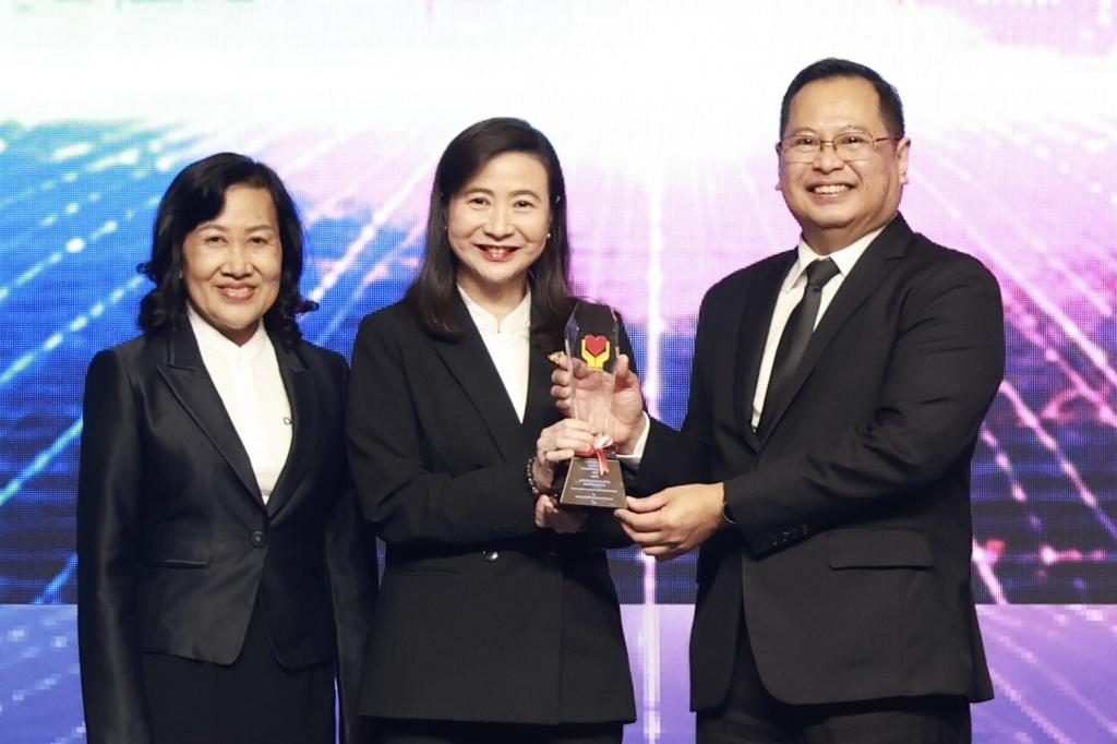 “อธิบดีณัฏฐิญา” นำทีมดีพร้อม คว้า 2 รางวัลเลิศรัฐ ประจำปี 2569 พร้อมด้วย ผอ.กพบ. และเจ้าหน้าที่ กพบ.กสอ. เข้าร่วมพิธี ตอกย้ำองค์กรแกร่ง “พัฒนาคน–ใช้เทคโนโลยี”
