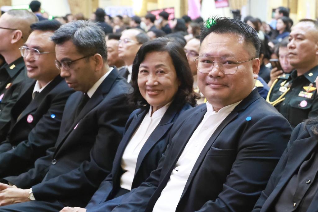 “อธิบดีณัฏฐิญา” นำทีมดีพร้อม คว้า 2 รางวัลเลิศรัฐ ประจำปี 2569 พร้อมด้วย ผอ.กพบ. และเจ้าหน้าที่ กพบ.กสอ. เข้าร่วมพิธี ตอกย้ำองค์กรแกร่ง “พัฒนาคน–ใช้เทคโนโลยี”